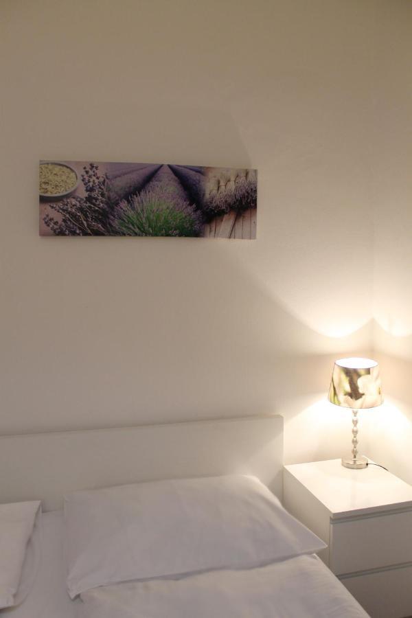Modern Ve Smeckach 28 * Prag
